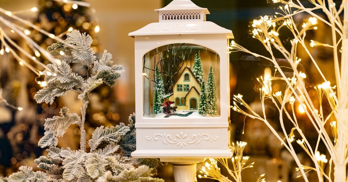 Classic Roofline Lighting Display